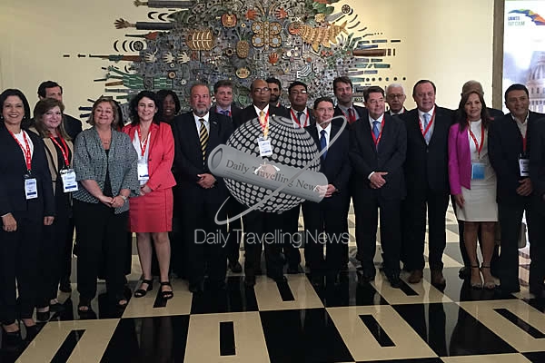 -Gustavo Santos junto a representantes de la Regin de las Amricas y a autoridades de OMT-