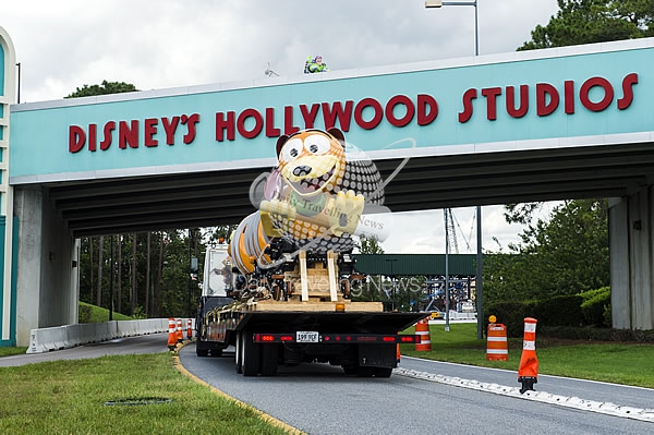-El Primer Vehculo de Slinky Dog Dash Ride llega a Disneys Hollywood Studios-