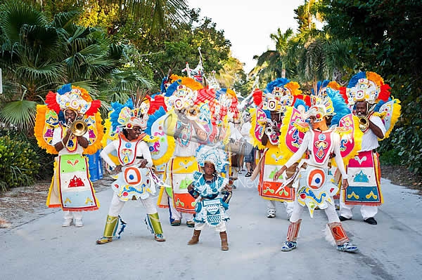 -Breezes Resort & Spa Bahamas es ideal para disfrutar el Junkanoo Festival en Nassau-