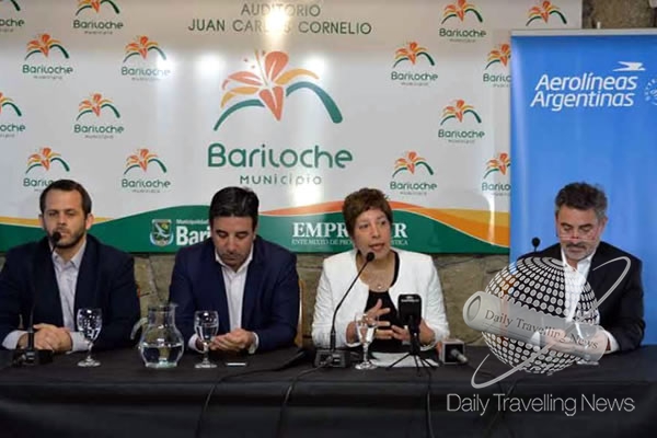 -Arabela Carreras  junto a autoridades de Aerolneas Argentinas-
