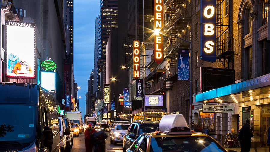 Times Square vuelve a latir y Broadway reabre sus puertas