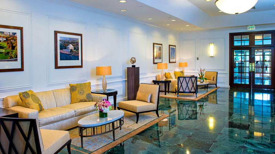 The Sea View Hotel ofrece todas las comodidades con un elegante estilo