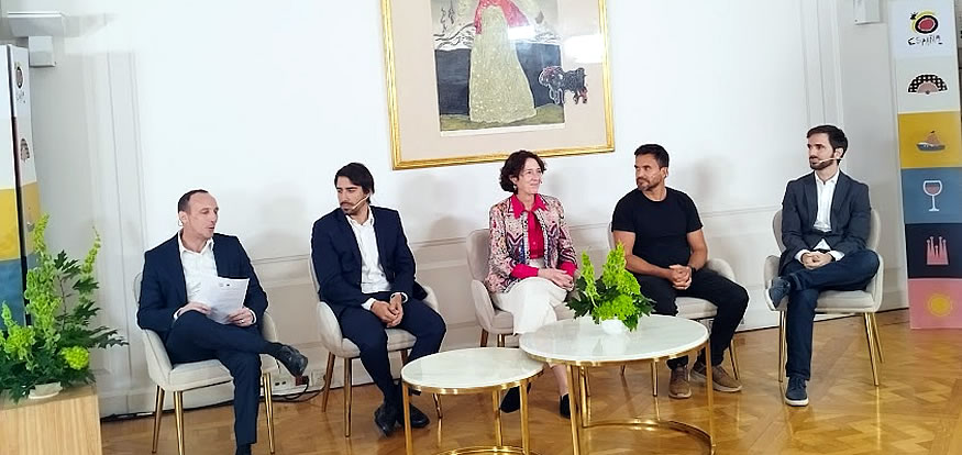 "Eventos Turísticos e Iniciativas Sostenibles".