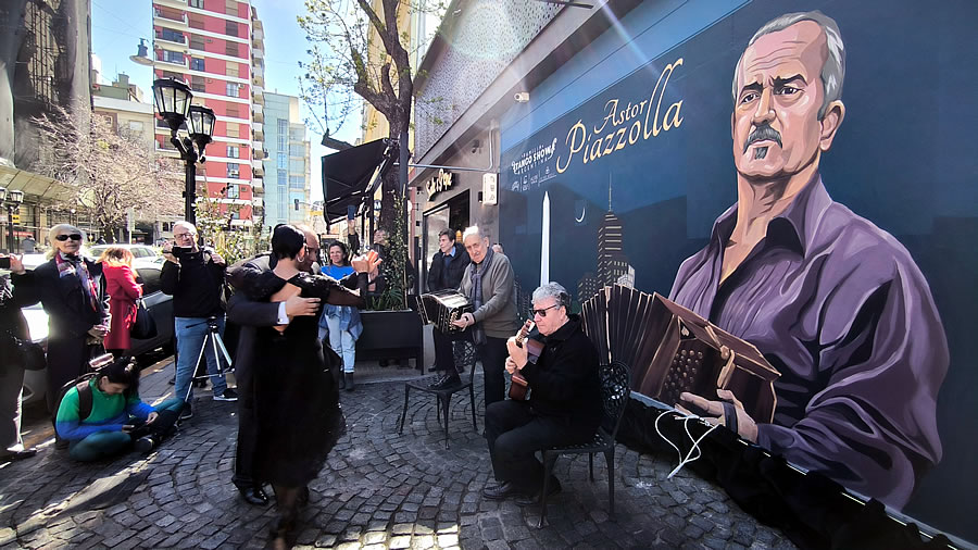 &ldquo;Un Pop para Piazzolla&rdquo;: San Telmo sum&oacute; un nuevo homenaje al gran maestro del tango