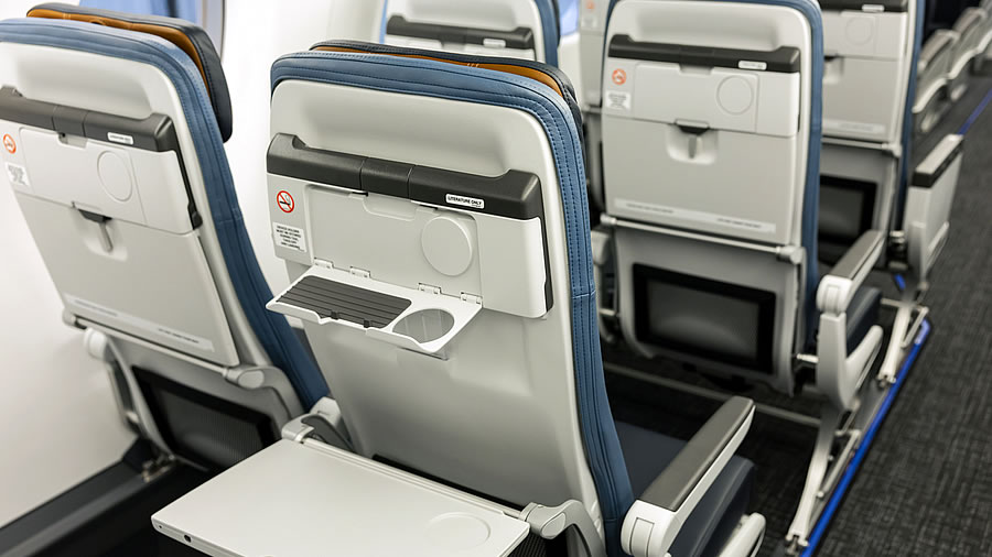 Embraer entrega el primer E175 con nuevos asientos RECARO a American Airlines