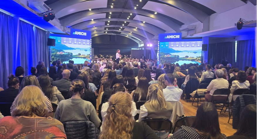 Amichie en la 15 Convencion del Grupo GEA