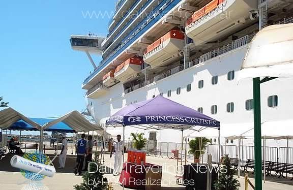 -El Grand Princess arrib por primera vez a Puerto Vallarta.-
