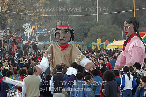 -Fiesta Nacional e Internacional del Poncho,-
