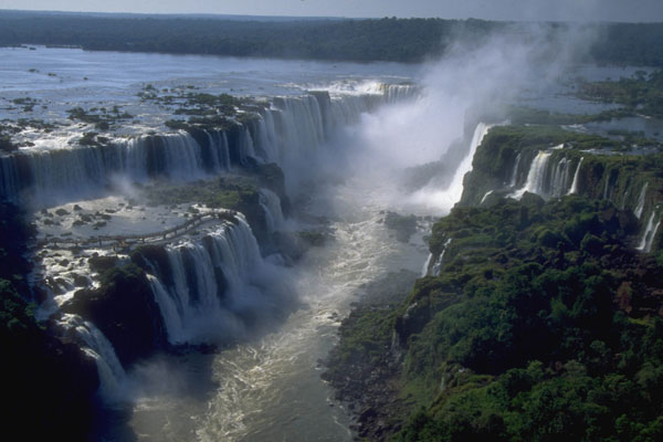 -Cataratas del Iguaz.-