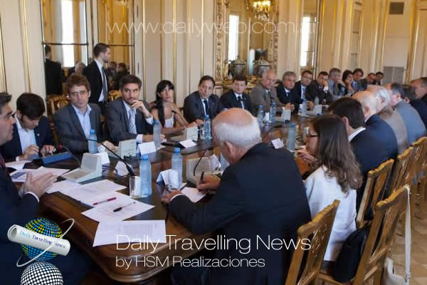 -Autoridades de la Cmara Argentina de Turismo en reunin con el ministro Meyer.-