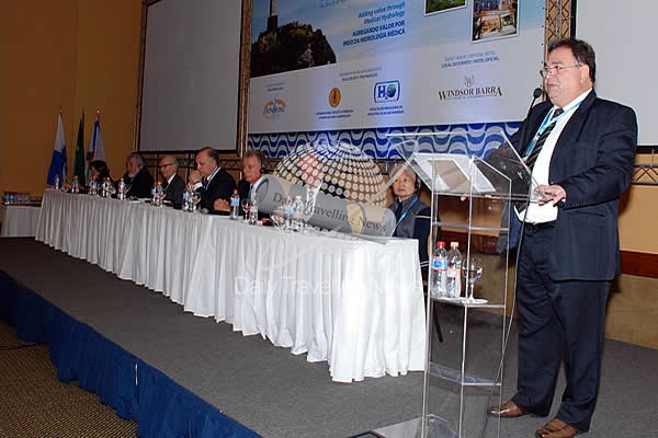 -	El presidente Ing. Carlos A. Lancia, en el 24 Congreso de ABINAM 2015-