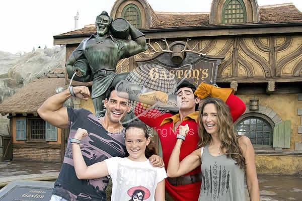 -Cristian de la Fuente y su familia en Disney-