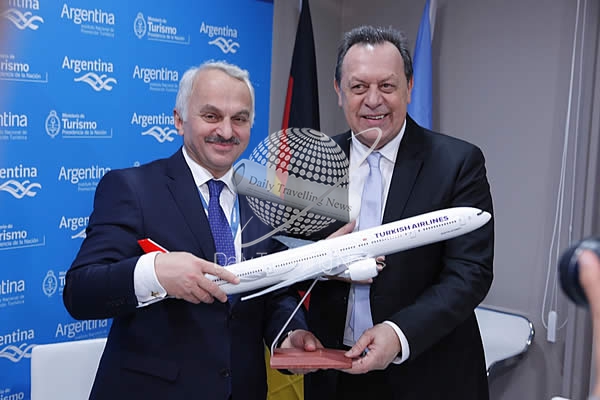 -Santos Junto al CEO de Turkish Airlines-