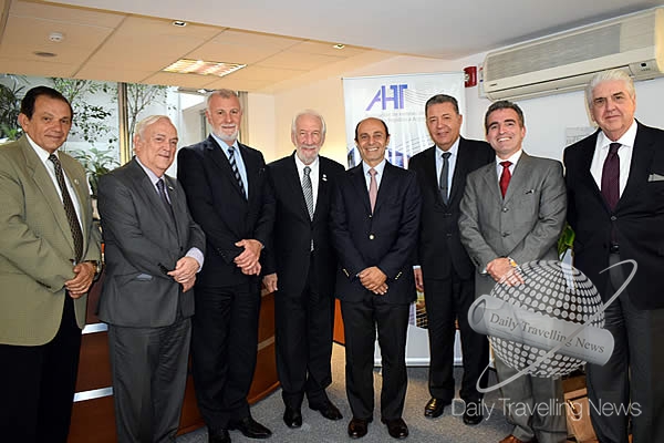 -Directivos de la AHT y de la Confederación Nacional de Comercio de Brasil-