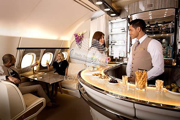 -Emirates - Onboard Lounge A380-