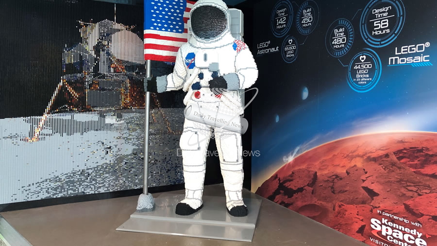 -LEGO Astronaut aterriza en Legoland Florida Resort-