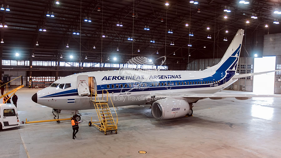 -Aerolneas Argentinas present un B737 con diseo retro-