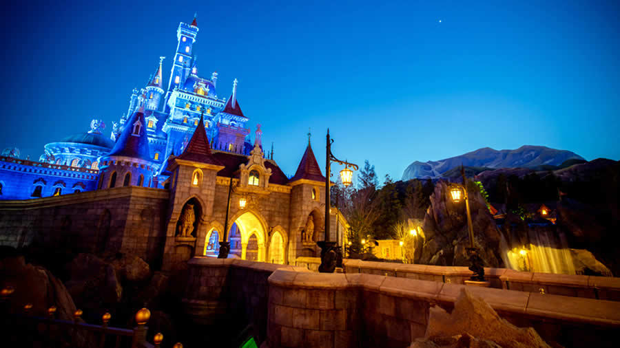-Tokyo Disneyland Park abre oficialmente a los visitantes por primera vez-