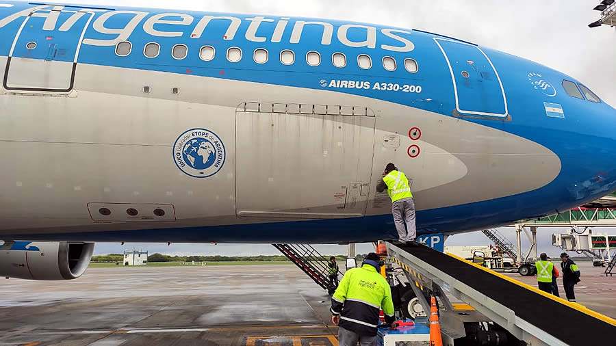 -Aerolíneas Argentinas transporta arándanos a Madrid y recoge insumos médicos de Guangzhou-