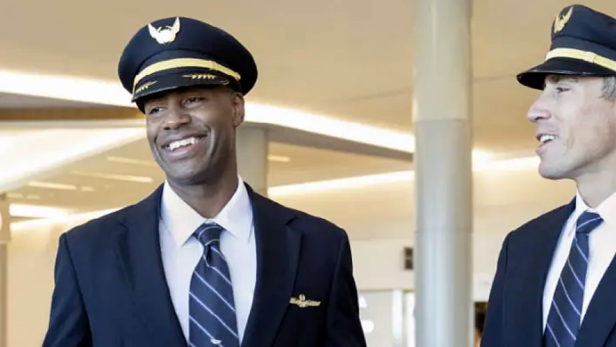 -United Airlines capacitará a 5000 nuevos pilotos para el 2030-