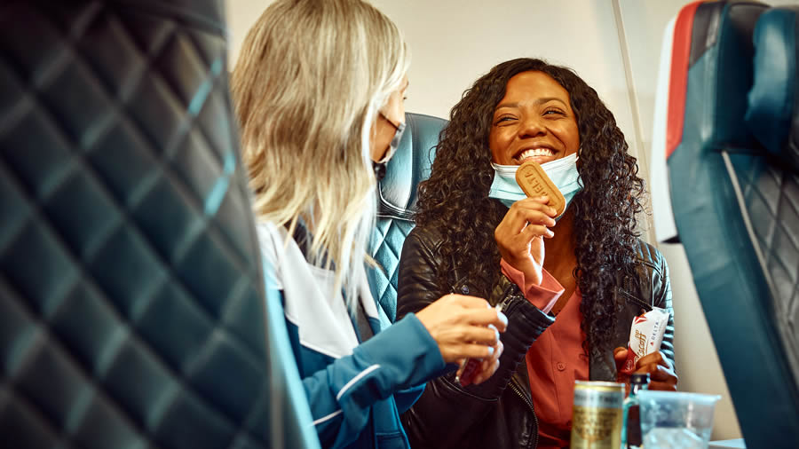 -Delta muestra cinco formas seguras de comer en sus aviones-
