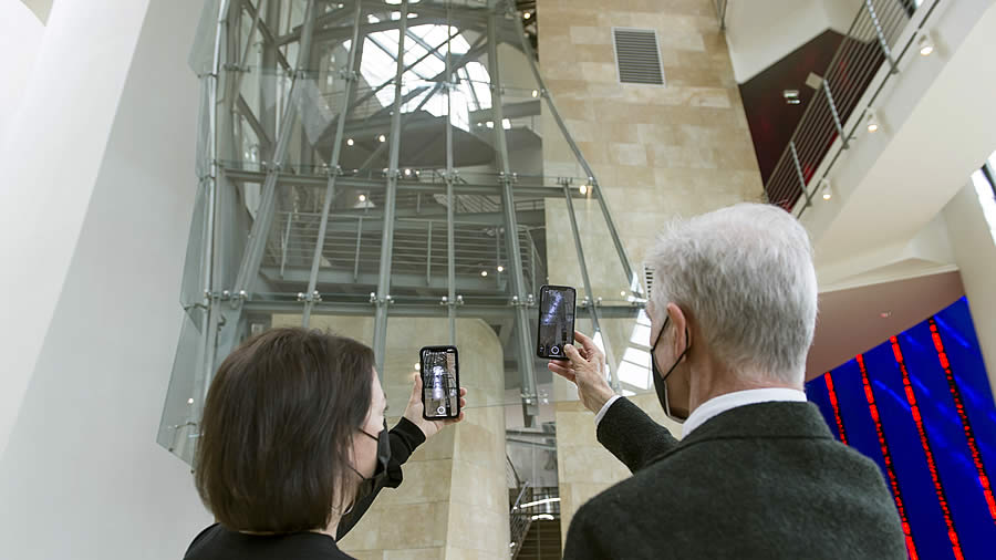 -El Museo Guggenheim Bilbao y Jenny Holzer presentan una obra de Realidad Aumentada-