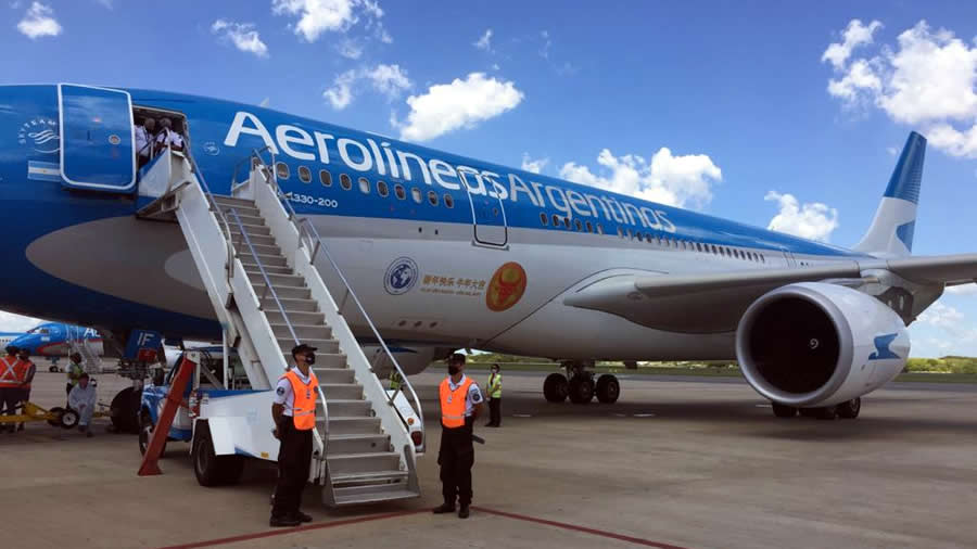 -Un nuevo vuelo de Aerolíneas Argentinas parte hacia Beijing en busca de vacunas-