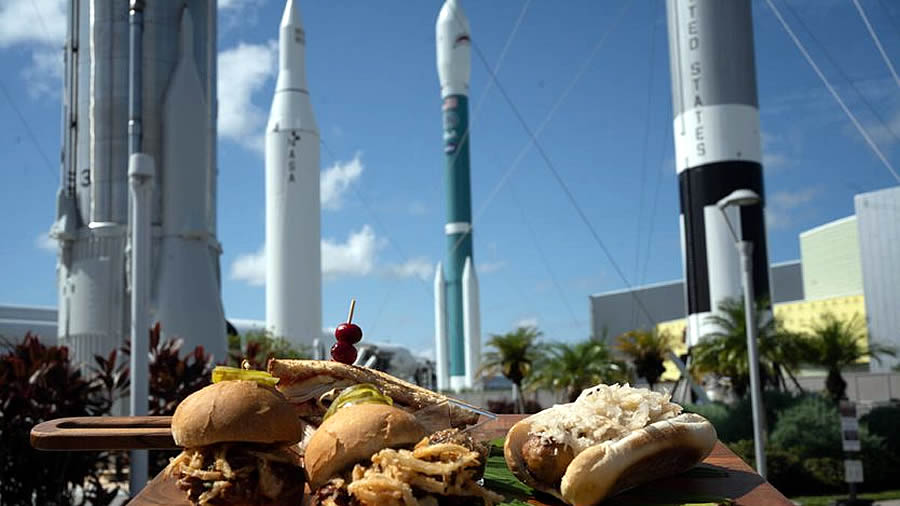 -Delicioso menú en el Kennedy Space Center Visitor Complex durante Taste of Space-