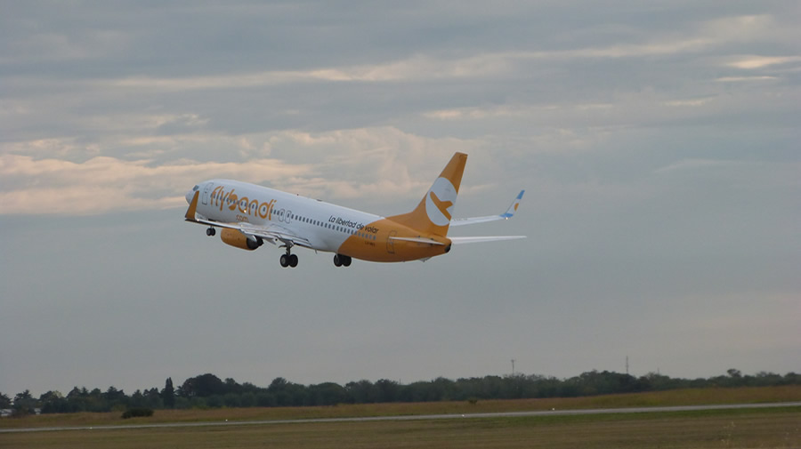 -Flybondi vuelve a volar hacia Brasil y Uruguay-