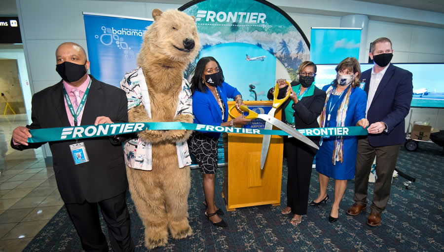 -Bahamas celebra la llegada del vuelo inaugural de Frontier Airlines desde Orlando-