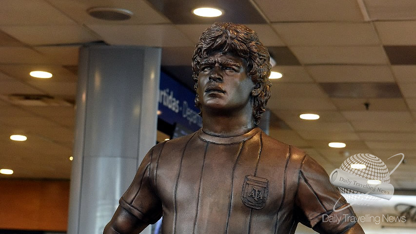 -Diego Armando Maradona ya tiene su estatua en el Aeropuerto de Ezeiza-
