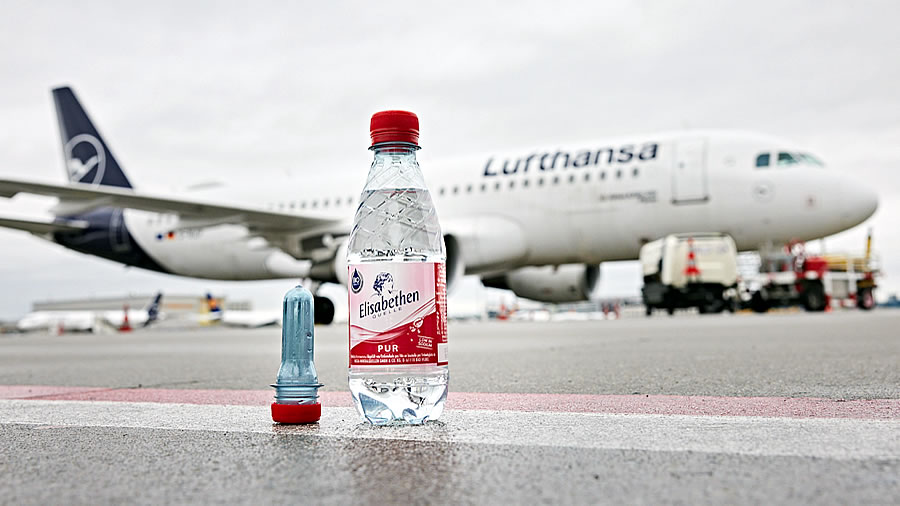 -Lufthansa y Fraport reciclan hasta 4 millones de botellas de PET al año-