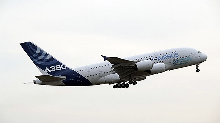 -Airbus realizó un primer vuelo del A380 con combustible de aviación 100% sostenible-