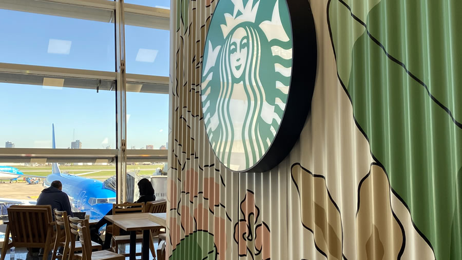 -Nueva sucursal de Starbucks en Aeroparque-