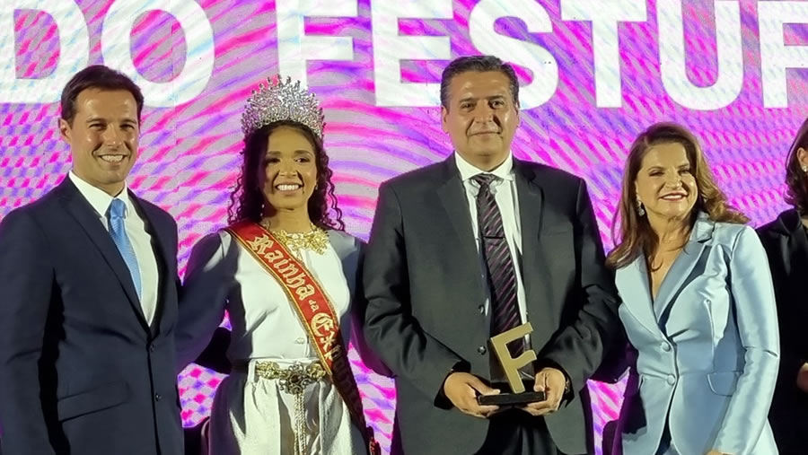 -Ricardo Sosa recibió el premio Amigos de Festuris-