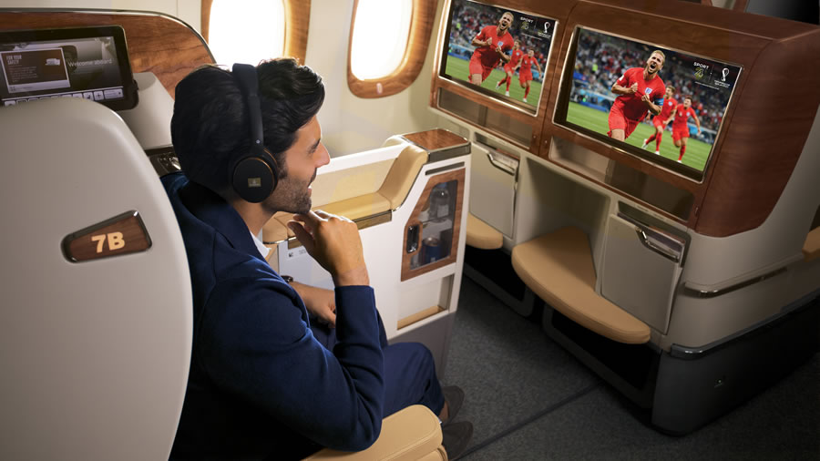 -Emirates disfruta junto a sus pasajeros la Copa Mundial de la FIFA Qatar 2022-