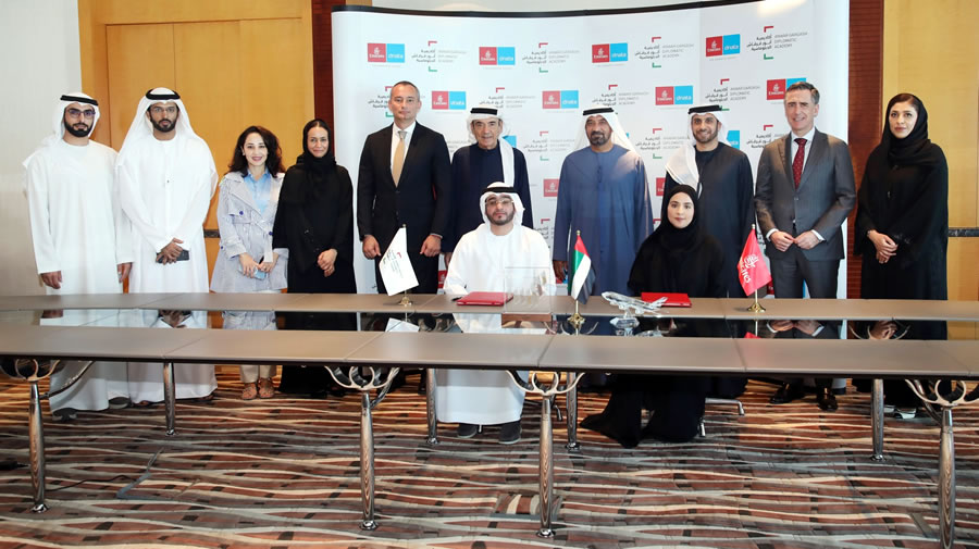 -Productiva colaboración entre Emirates Group y la Academia Diplomática Anwar Gargash-