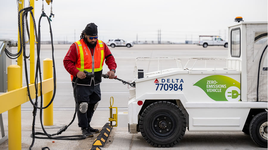 -Un gran paso de Delta para una operacin terrestre con vehiculos cero emisiones-