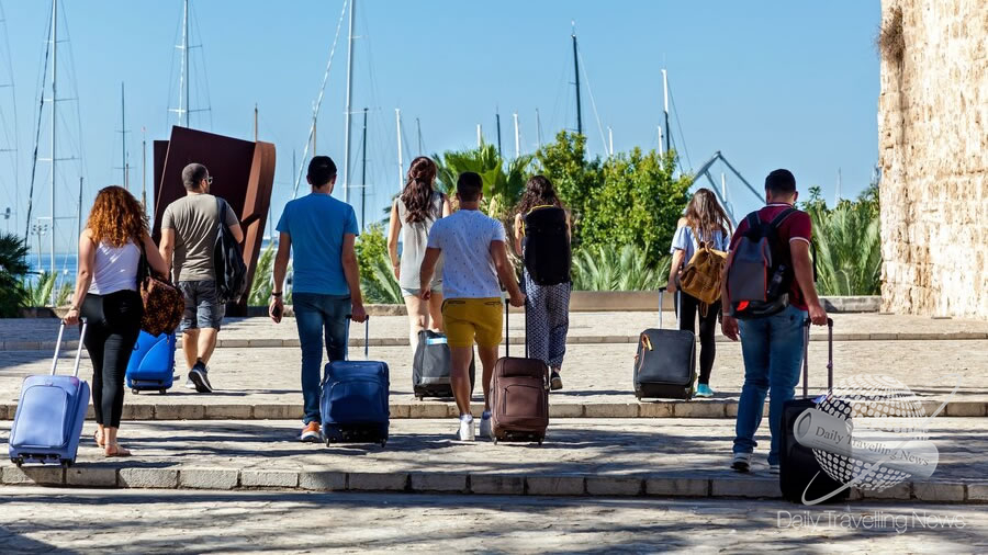 -El clima y la saturacin pueden acabar con el reinado del turismo en Espaa?-