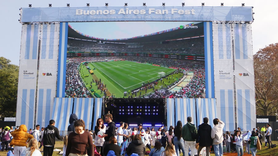 -Finn de Semana en la Ciudad de Buenos Aires en época de Mundial-