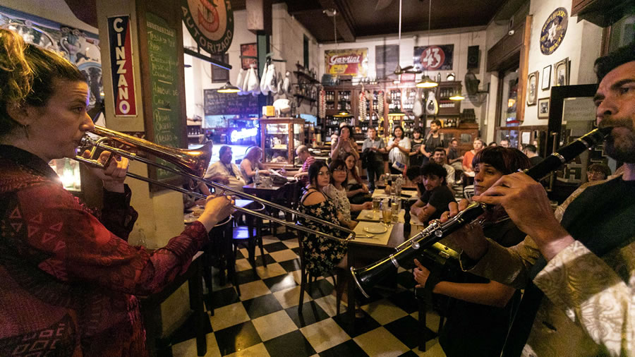 -�La Noche de los Bares Notables�-