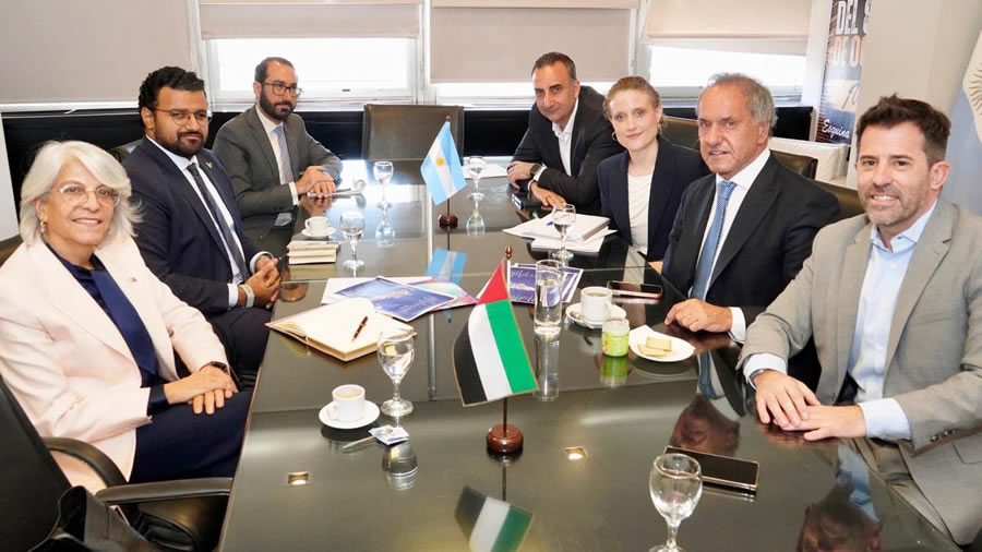 -Scioli se reuni� con la nueva embajadora de Emiratos �rabes Unidos en Argentina-