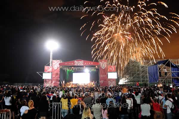 -Show de fuegos artificiales en el cierre de Expo Tigre 2012.-