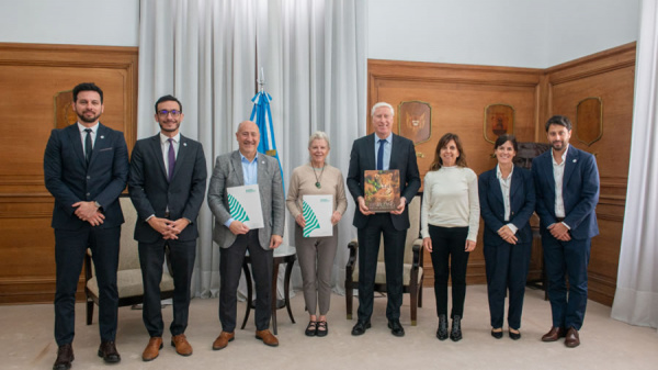 Parques Nacionales y Rewilding Argentina renovaron su alianza en la gesti�n del Parque Nacional Iber�