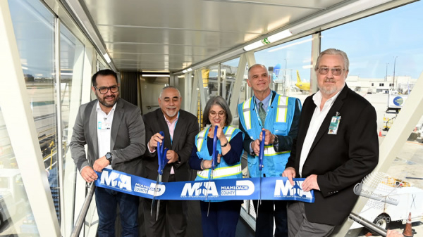 El Aeropuerto Internacional de Miami inaugura una nueva pasarela