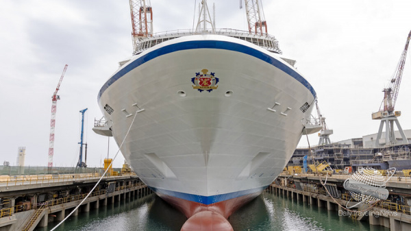 El nuevo barco Allura de Oceania Cruises sale a flote