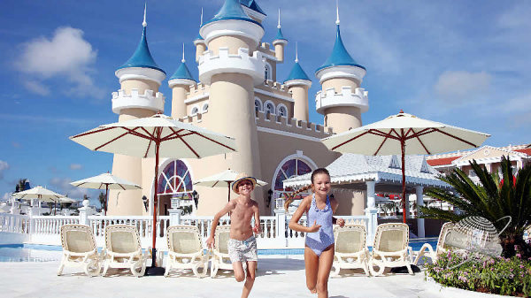 Las vacaciones vuelven a reunir a toda la familia: los viajes multigeneracionales impulsan una nueva forma de viajar