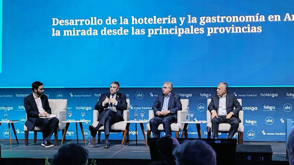 Macri, Cornejo y Jalil analizaron los desaf�os para el desarrollo de la hoteler�a y la gastronom�a