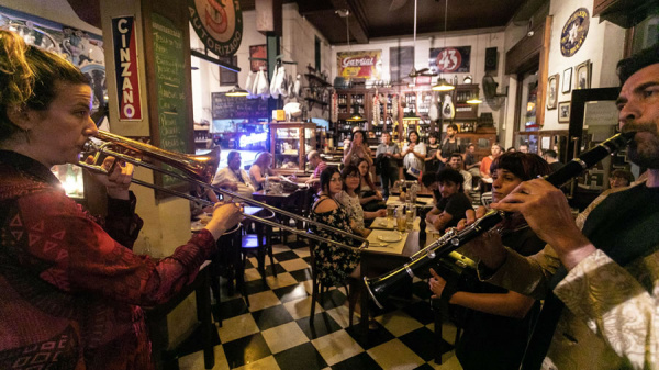 �La Noche de los Bares Notables� abre la temporada porte�a